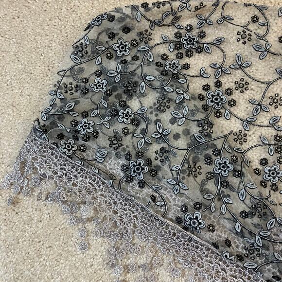 Gray lace floral scarf shawl with fringe, bohemian boho chic fairycore - Picture 10 of 10